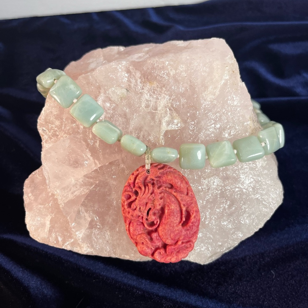 Green Stone Beaded Necklace w Carved Red Pendant Silver Tone Clasp 17.5”